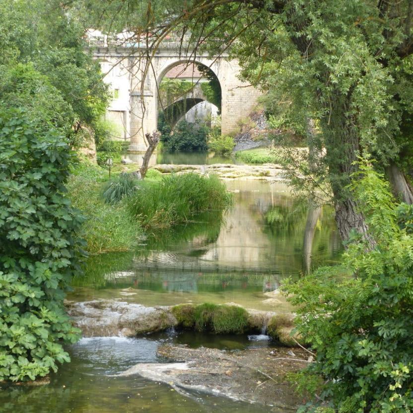 Maison Medievale Avec Jardin Dans Charmant Village Vers  Exterior photo